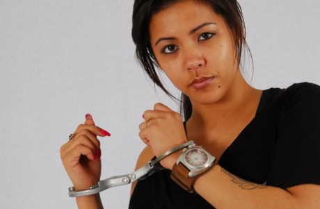 Amateur girl Destiny models a huge OOZOO watch while handcuffed 27279638