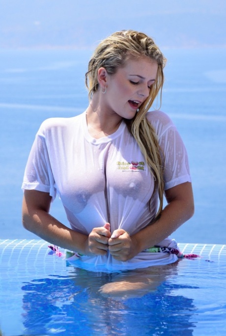 UK amateur Lycia Sharyl uncovers her great tits in an infinity pool 45365553