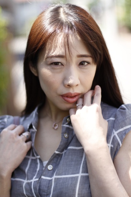Japanese woman Maiko Saeki leaks sperm from her bush after fucking 56451688