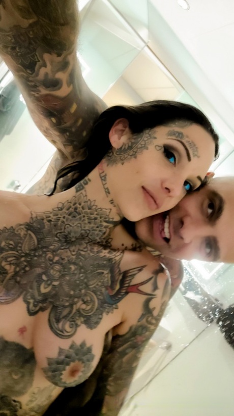 Heavily tattooed couple Sascha Ink & Lucyzzz have sex while in the shower 90710998