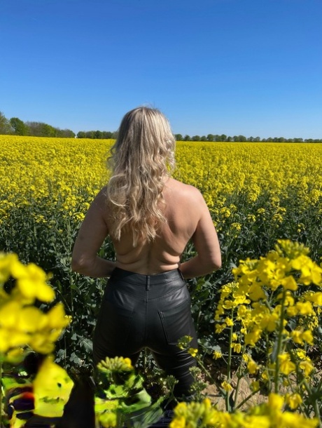 Middle-aged blonde Sweet Susi shows her natural tits while in the country 28850816