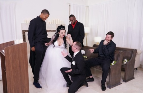 Curvy bride Payton Preslee bangs black men in front of her cuckold husband 30834304
