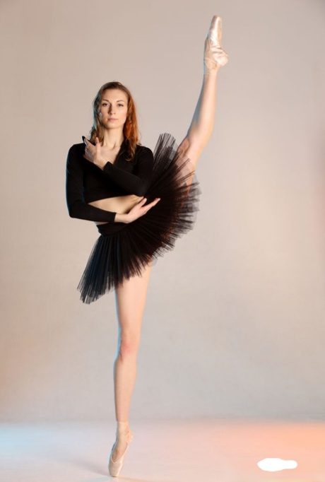 18-year-old ballerina Annett A displays her flexibility while going nude
