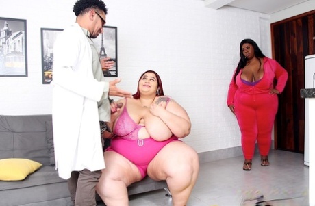 Obese women Sammy Santos & Thammy Leviemont have a threesome with a doctor 21184598