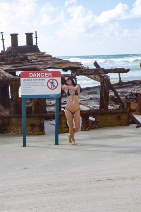 460px x 690px - Bikini Amateur Beach Nude & Porn Pics - ViewGals.com