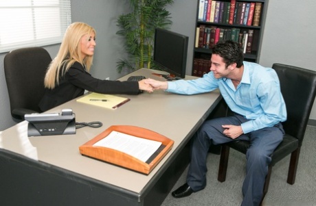 Busty blonde businesswoman Evita Pozzi seduces a man during a job interview 36618091