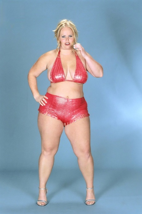 Blonde BBW Kaitlin Klien licks a nipple after removing swimsuit 31590486