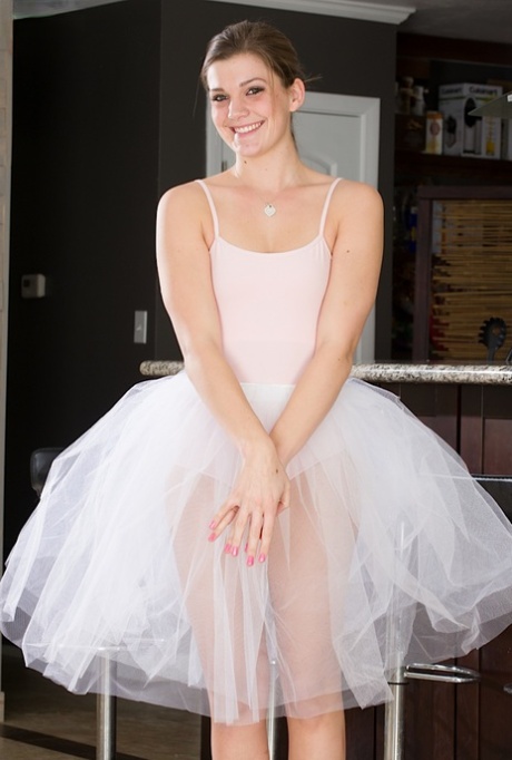 Teen amateur Aubrey Snow fingers her pink pussy after doffing ballerina attire 26541964