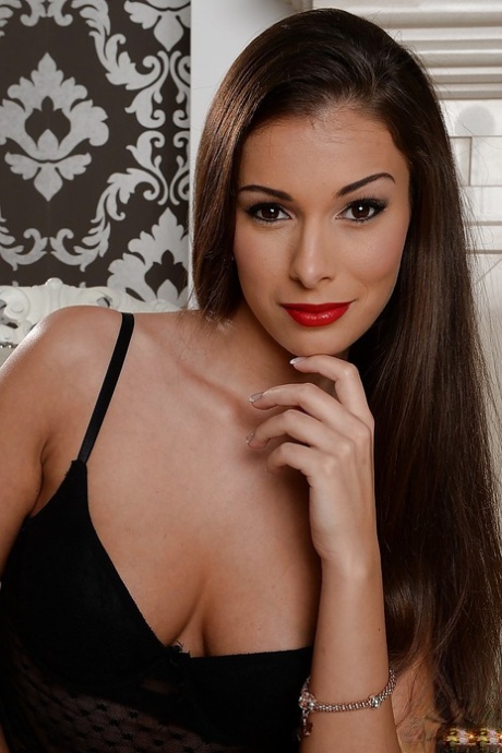 Skinny European model Lia Taylor showing her sweet titties 42113346
