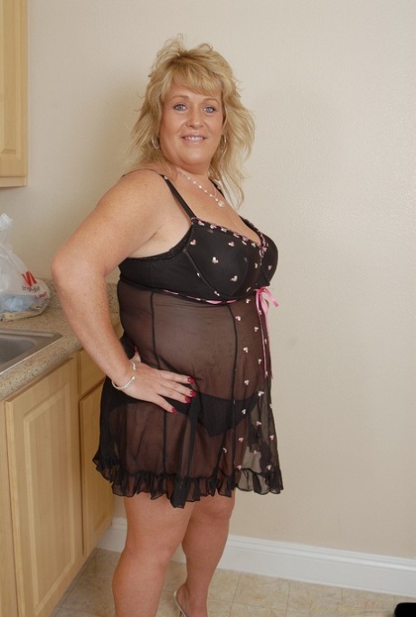 Fatty mature blonde Jenna undresses her black lingerie in the kitchen 78614852