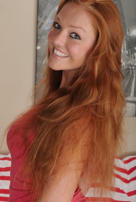 Redhead amateur babe Farrah Flower spreading her shaved teen vagina 69076339