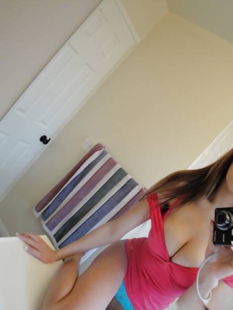 Teen Victoria Rae Black spreading pussy and taking pictures of herself 67902969