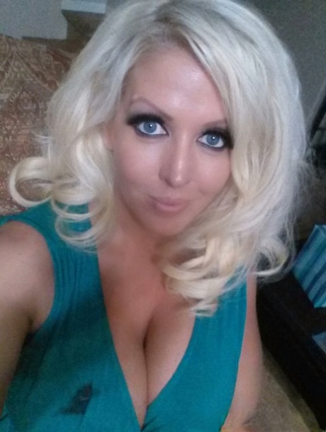 Platinum blonde bombshell Alura Jenson baring big tits for selfie 78284849