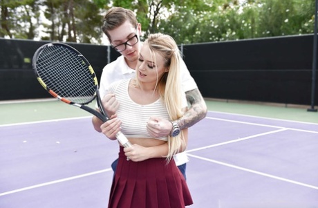 Blonde tennis player Natalia Starr seducing instructor with blowjob at the net 42164631