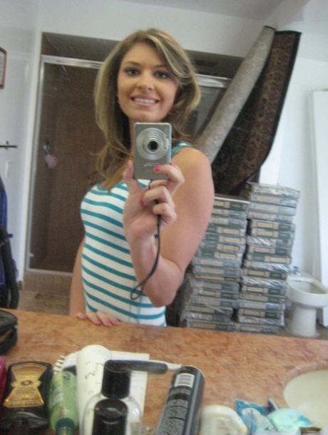 Ex-girlfriend Victoria Lawson takes topless selfies in bathroom mirror 52271158