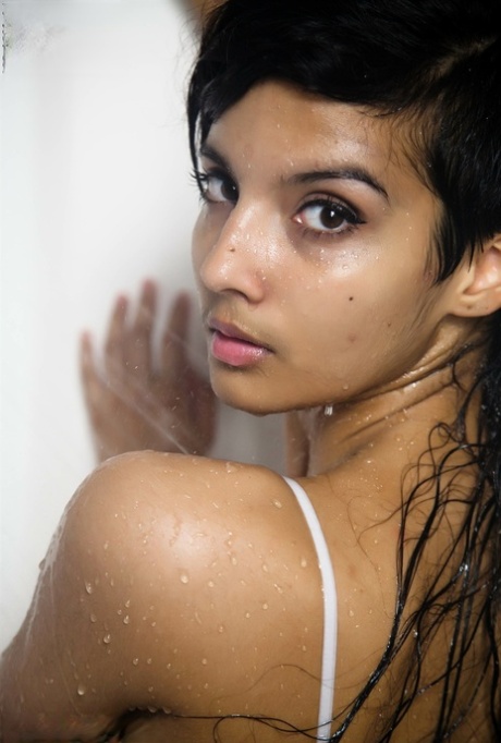 Indian solo girl takes off her wet dress to pose nude in the bathtub 31113205