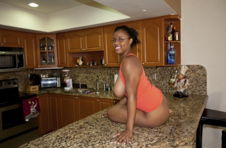 Ebony slut with big boobs Alia Starr fondles her sweet pussy 29885409