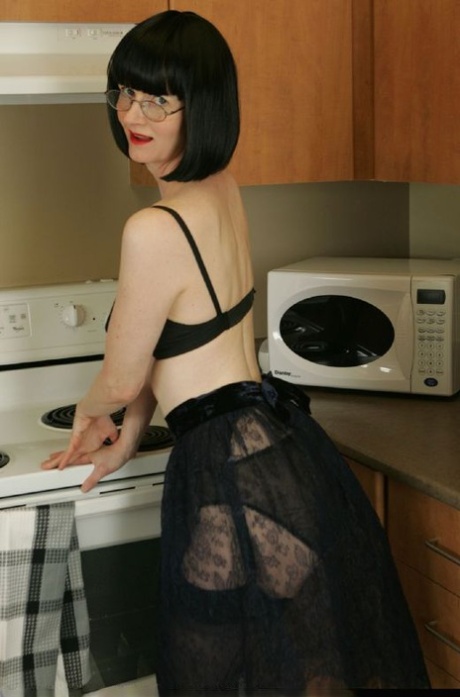 Seductive mature lady in black lingerie posing in the kitchen 39609547