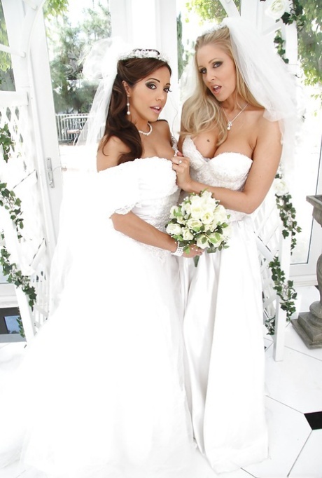 Hot brides Francesca Le & Julia Ann stripping and kissing each other 12337993