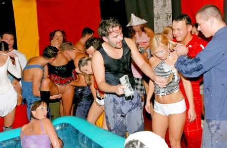 Bibi Fox & Virus Vellons have some fun at the wild groupsex foam party 23679502
